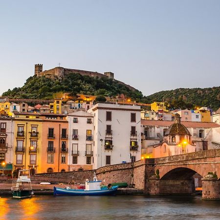 Hotel La Dama Del Castello Bosa Exteriér fotografie